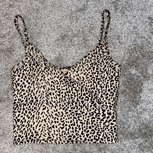 SHEIN Tops - 🚨SHEIN V-Neck Leopard Cropped Tank